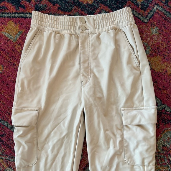 Abercrombie & Fitch | Women's Cream Faux Leather Pull On Cargo Jogger Pants sz M - Picture 4 of 13